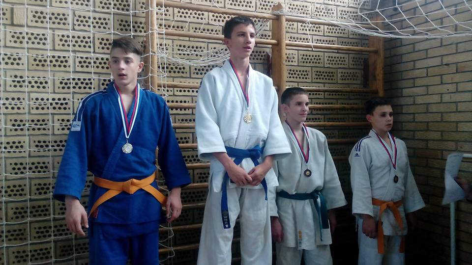 filip-ilic-i-ognjen-trogrlic-na-pobednickom-postolju